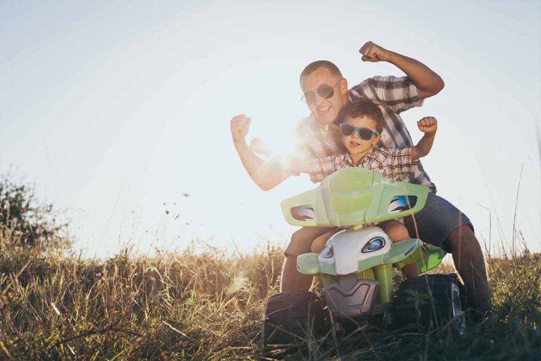 « Si tu continues, tu vas aller en pension », par ce papa qui vient d’acheter un quad à son fils.