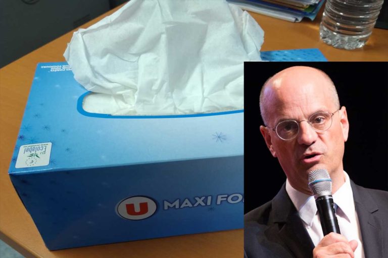 Jean-Michel Blanquer promet une boîte de mouchoirs supplémentaire par classe