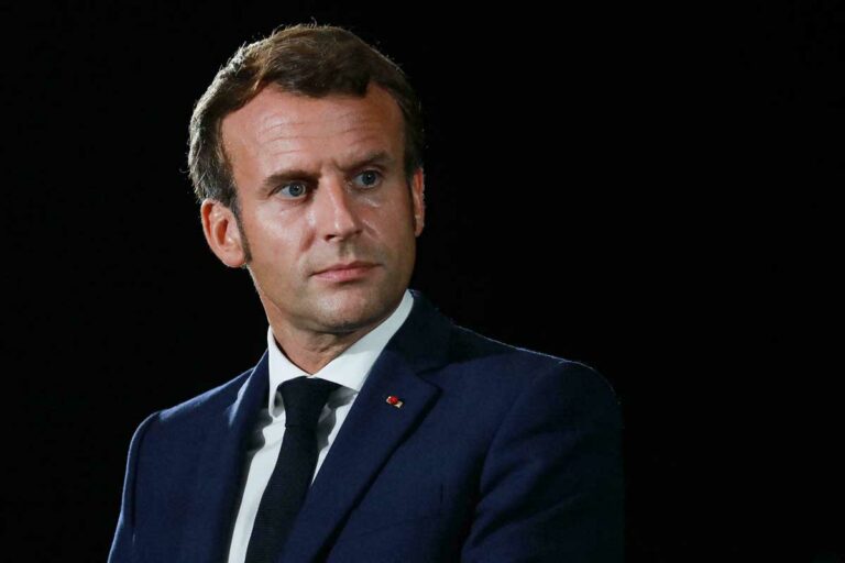 En difficulté, Emmanuel Macron écope d’un P.P.R.E.